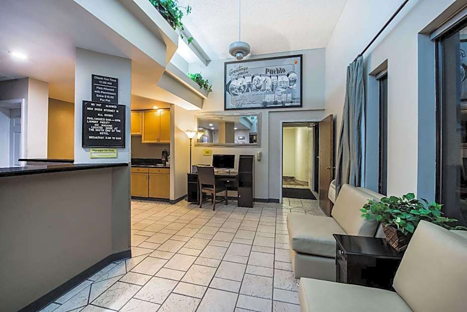 Super 8 by Wyndham Pueblo