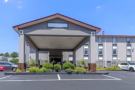 Red Roof Inn & Suites Clinton, MS
