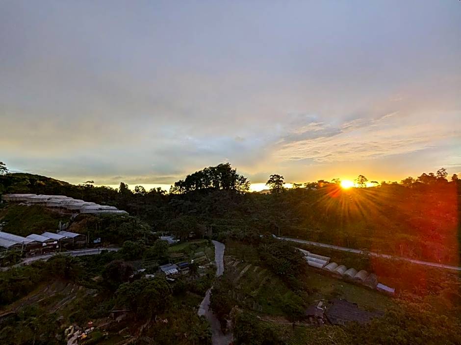 High level Floor Mountain & Sunrise view, Hilltop Hotel apartment In Nova Cameron Highlands