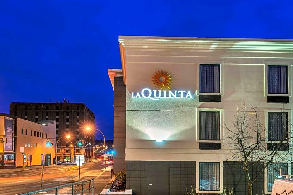 La Quinta Inn & Suites by Wyndham Jamestown, NY-Downtown
