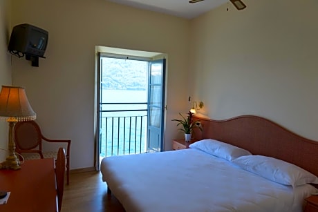 Double Room with Lake View