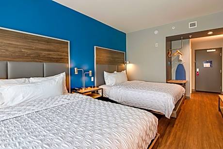 2 Queen Beds