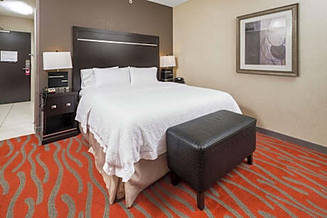 King Room with Accessible Tub - Mobility and Hearing Access/Non-Smoking