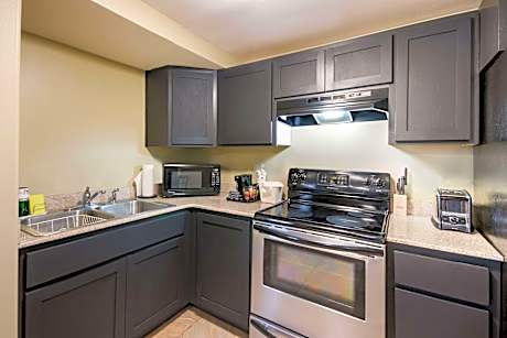 Suite-1 Queen Bed, Non-Smoking, Sofabed, Wireless High-Speed Internet, Kitchen, Separate Living Area