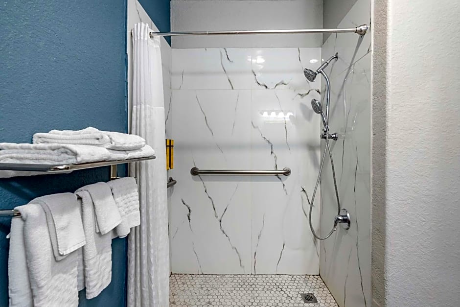 Best Western Plus Victoria Inn & Suites