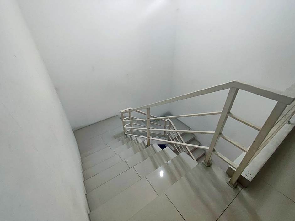 RedDoorz Syariah near Simpang Lima Semarang