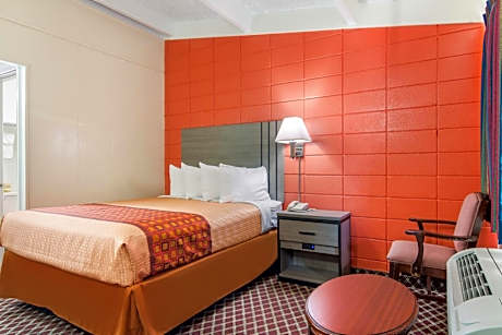 Queen Room - Non-Smoking