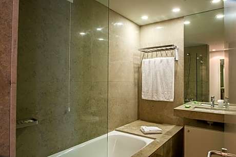 Studio (with Bunk Bed) (2 Twin Beds and 1 Twin Bunk Bed)