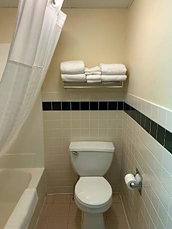 Deluxe King Suite - Non-Smoking