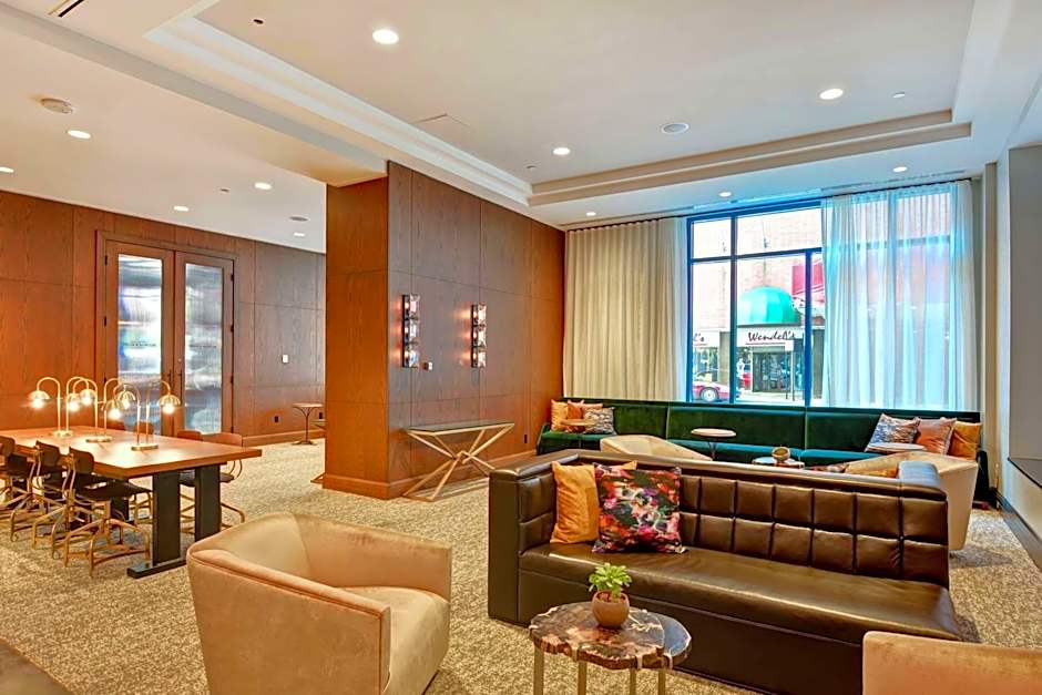 The Cincinnatian Hotel, Curio Collection by Hilton