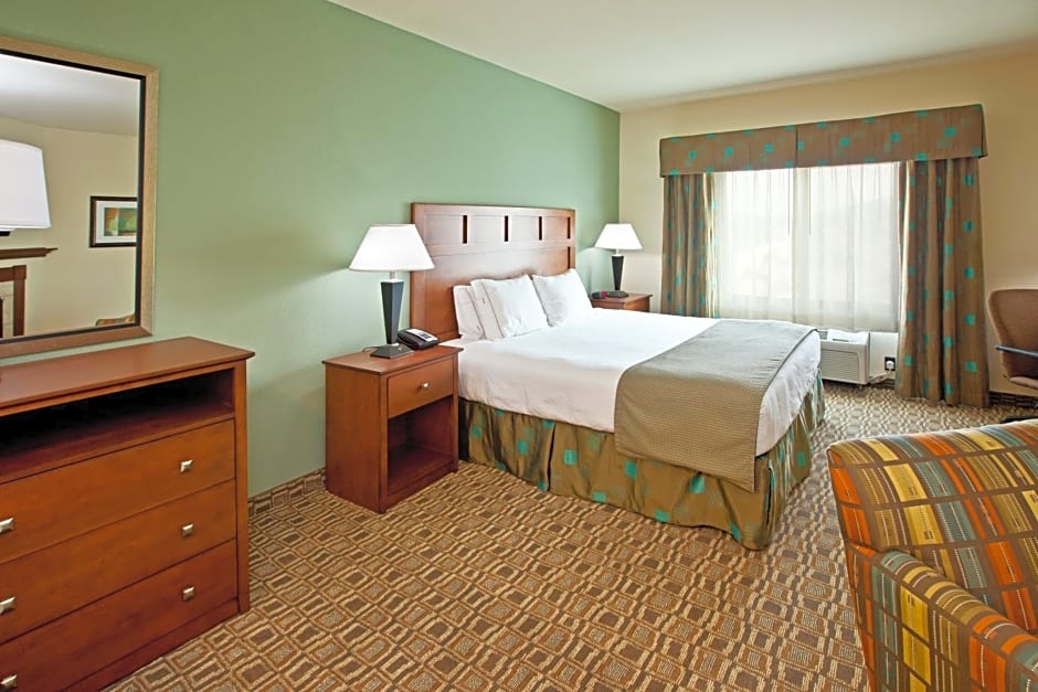 Holiday Inn Express & Suites Ripley By IHG