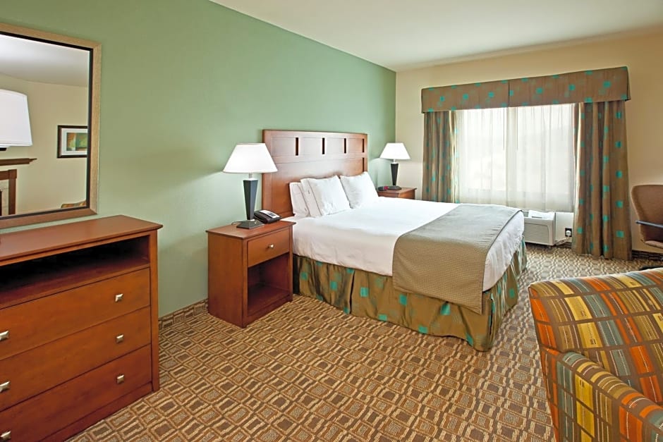 Holiday Inn Express & Suites Ripley