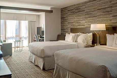 Studio with Two Queen Beds, Bathtub and Sofa Bed - Mobility Access/Hearing Accessible