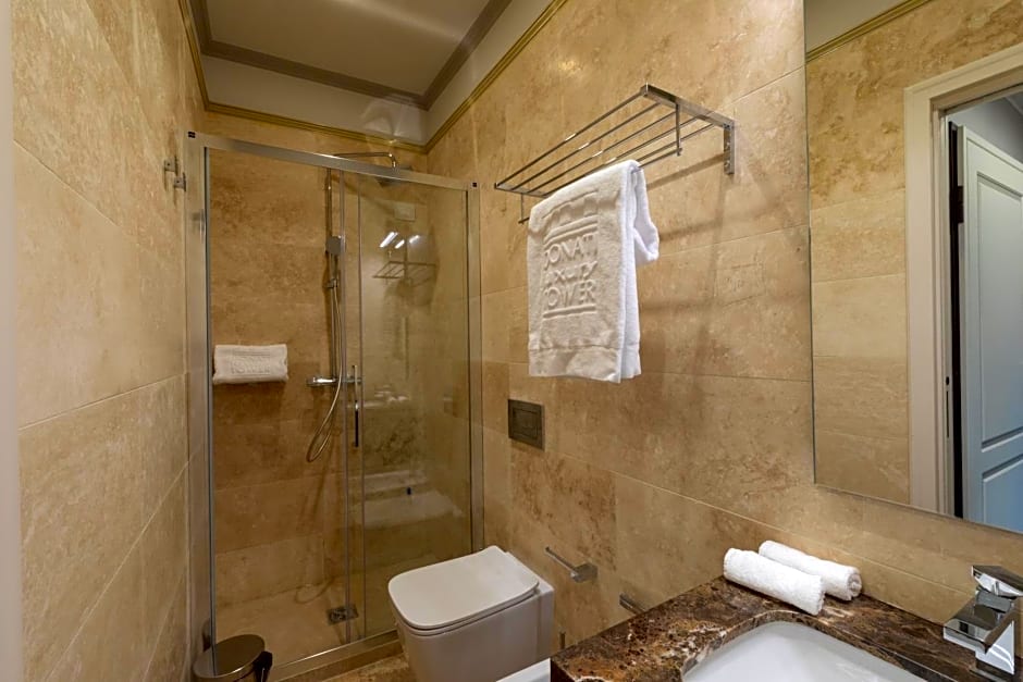 Donati Luxury Tower Suites