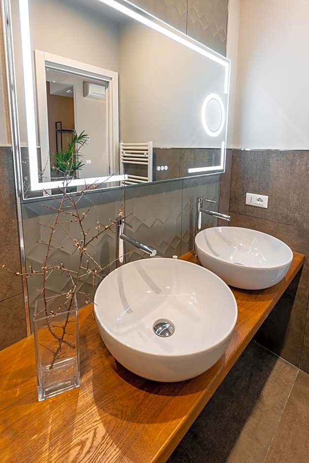 GG8 Restaurant & Hotel