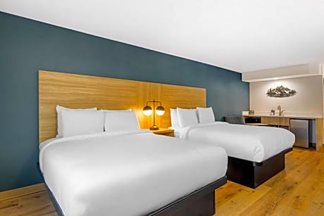2 Queen Beds - Balcony - Non Smoking