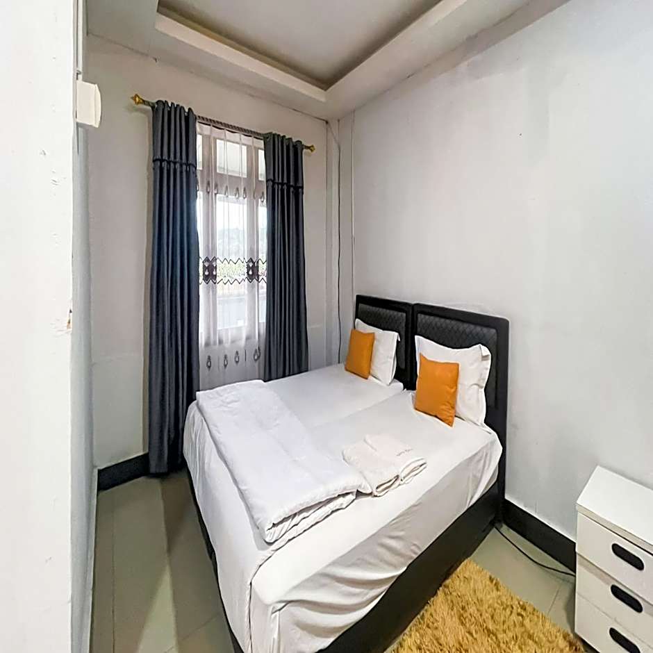 RedDoorz near Salib Kasih Tarutung