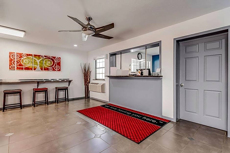 Econo Lodge Inn & Suites Enid South