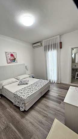 Triple Room with Balcony and Partial Sea View