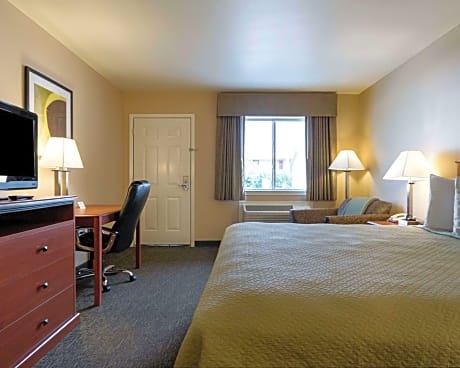 1 King Bed, Nonsmoking