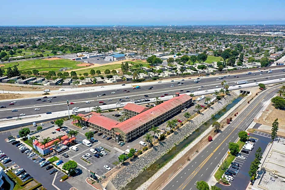 La Quinta Inn by Wyndham Costa Mesa / Newport Beach