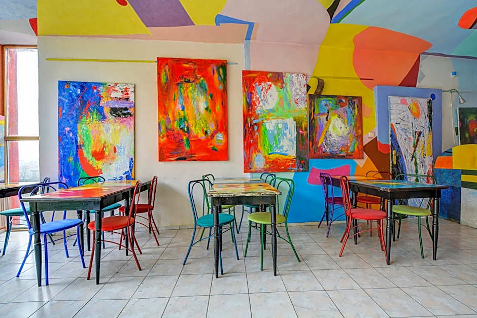 Hotel sebarozvoja s možnosťou získania poznania a inšpirujúcich prostriedkov na uplatňovanie vedomia, premenu seba a prostredia interiéru