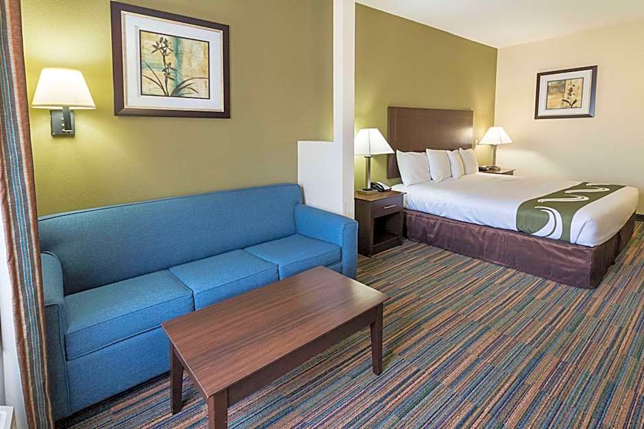 Foto 1 dari 4 — 1 King Bed Suite, Accessible