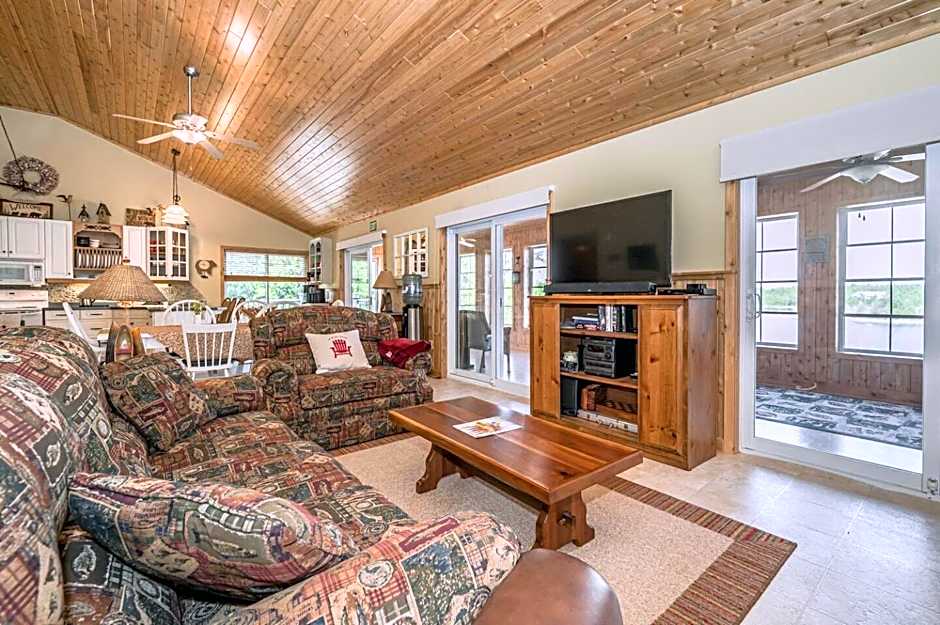 Waterfront W Sauna, Hot Tub & Boat Slip