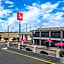 Econo Lodge Inn & Suites
