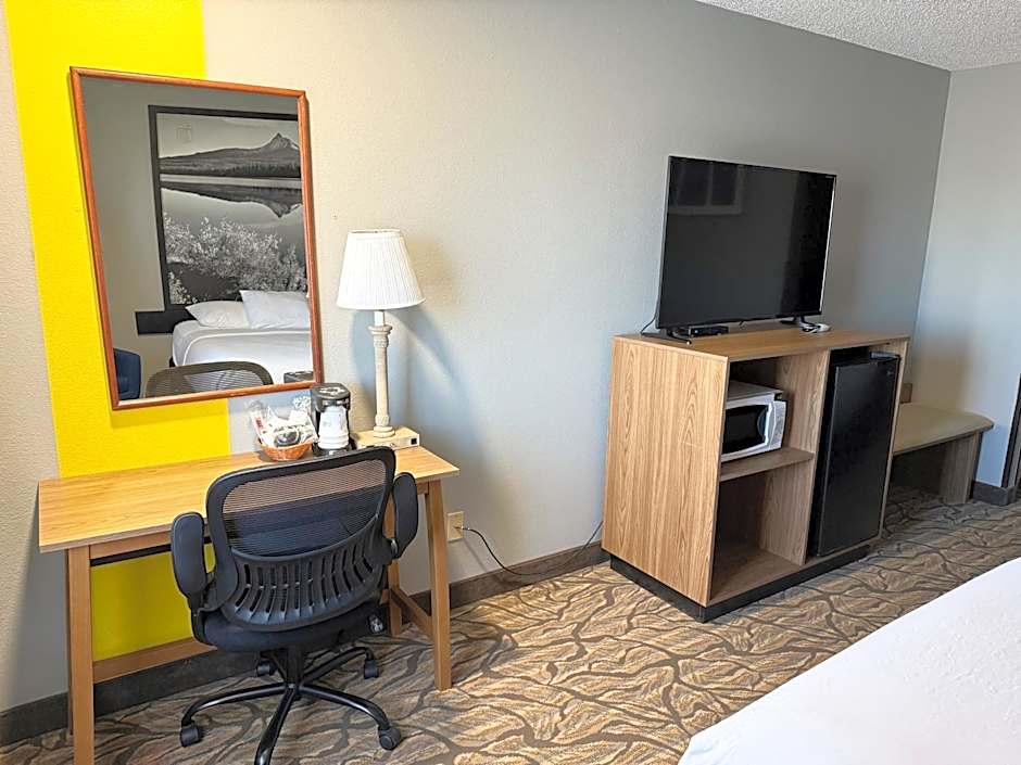 Super 8 by Wyndham Baker City