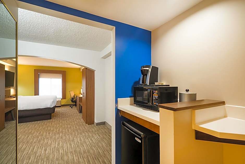 Holiday Inn Express Hotel & Suites Louisville East By IHG