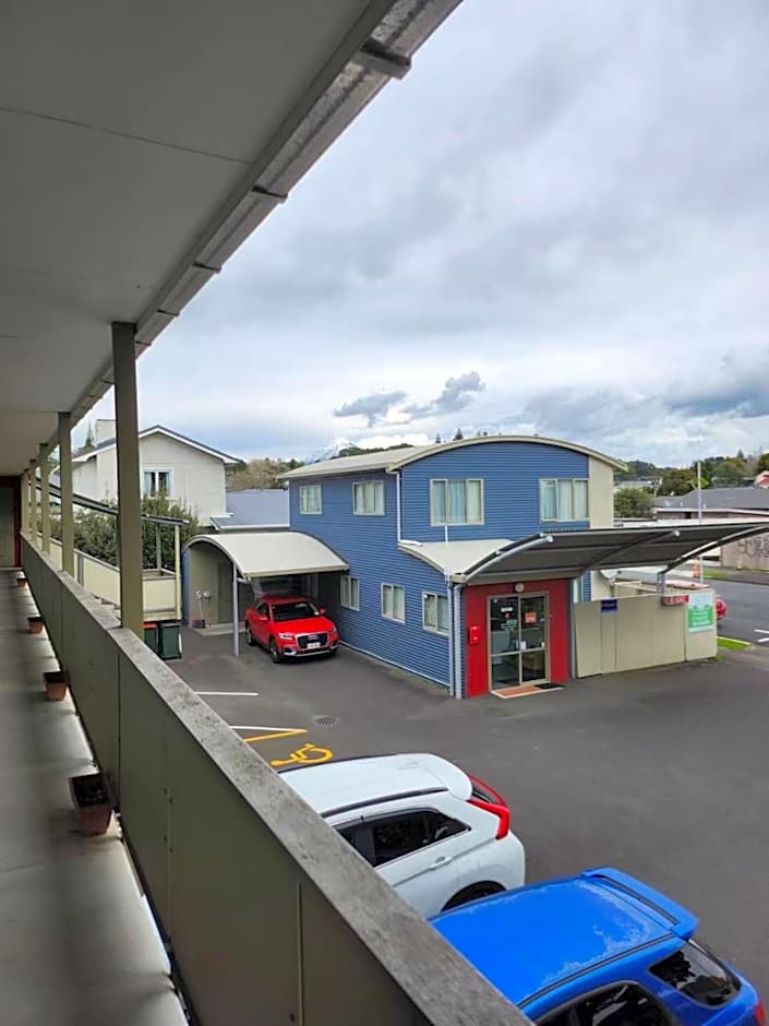 Landmark Manor Motel