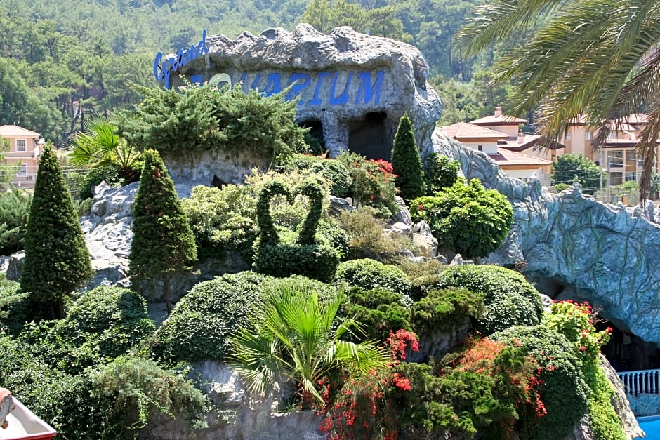 Grand Aquarium Apart