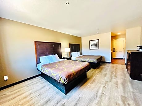2 Queen Beds  Non-Smoking