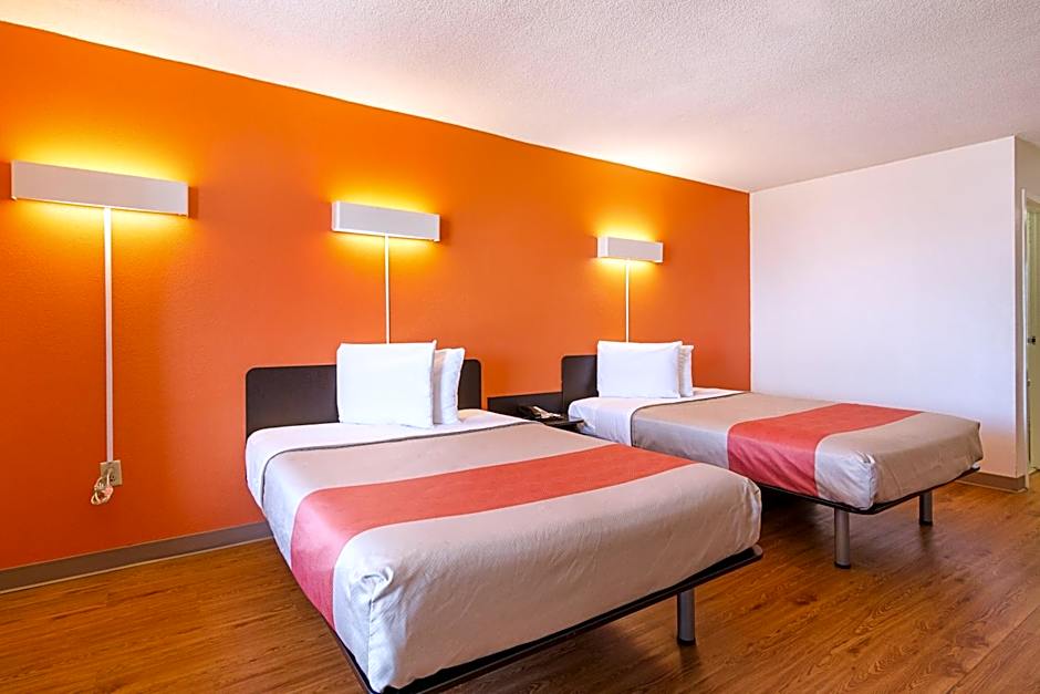 Motel 6-Newnan, GA