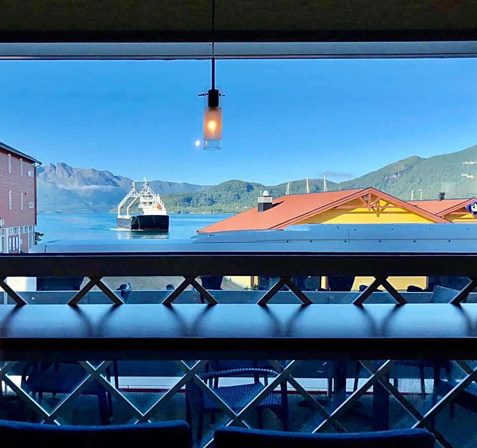 Ørnes Hotell