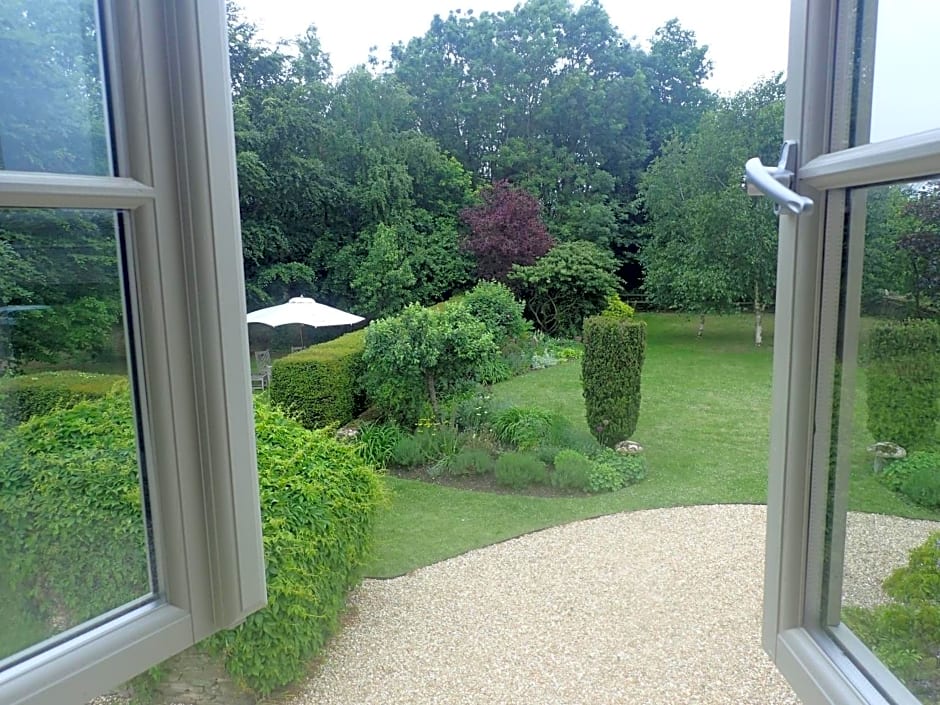 Field End House Strawberry Lane Meysey Hampton