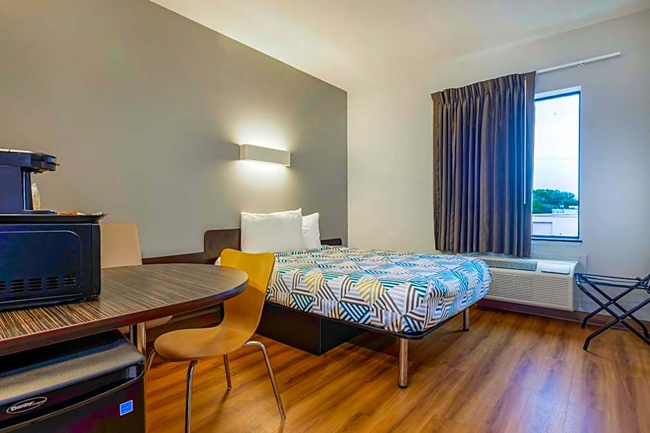 Motel 6-Texas City, TX - I-45 South