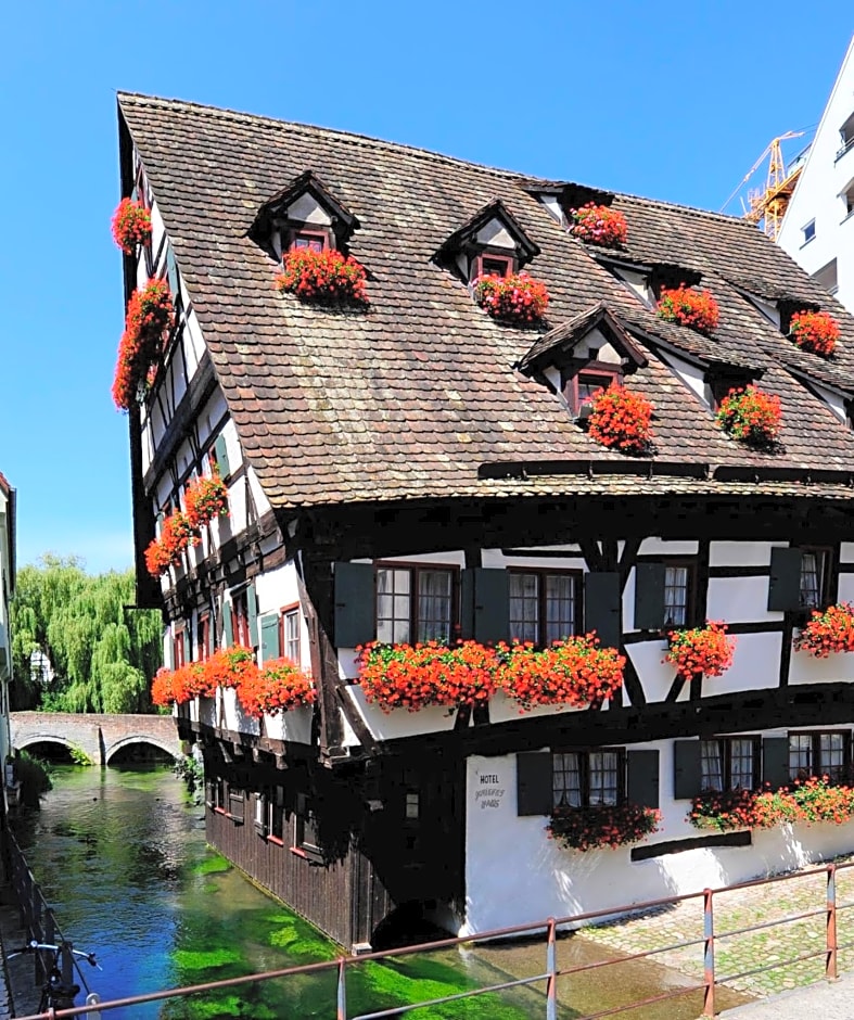 Schiefes Haus
