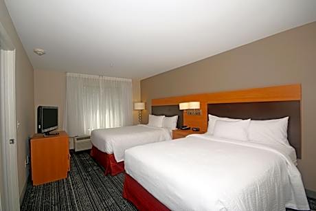 One-Bedroom Queen Suite