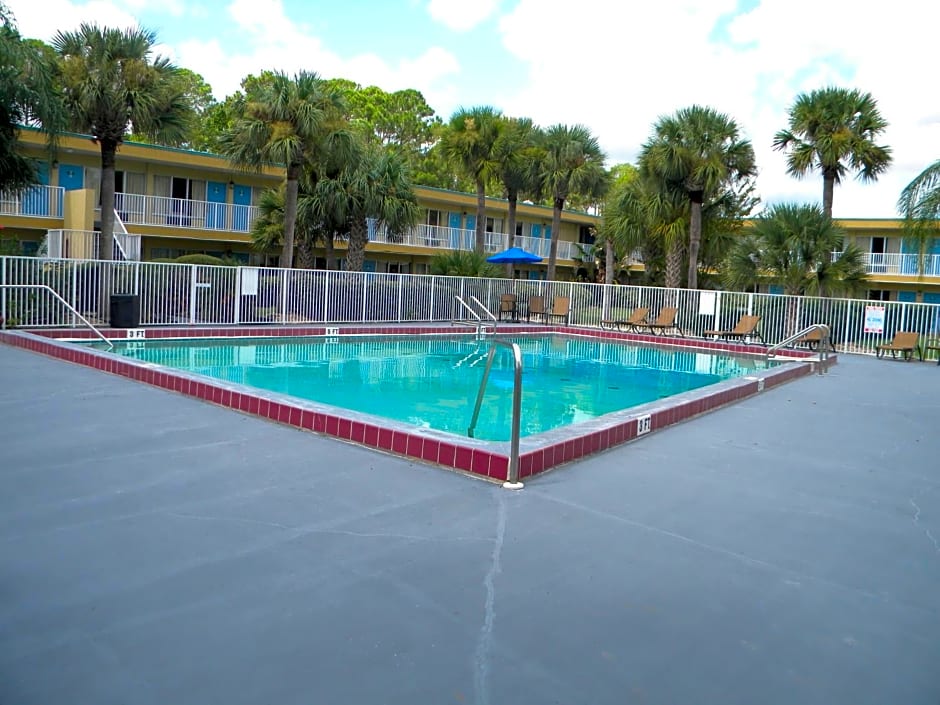 Days Inn by Wyndham Daytona Beach Speedway