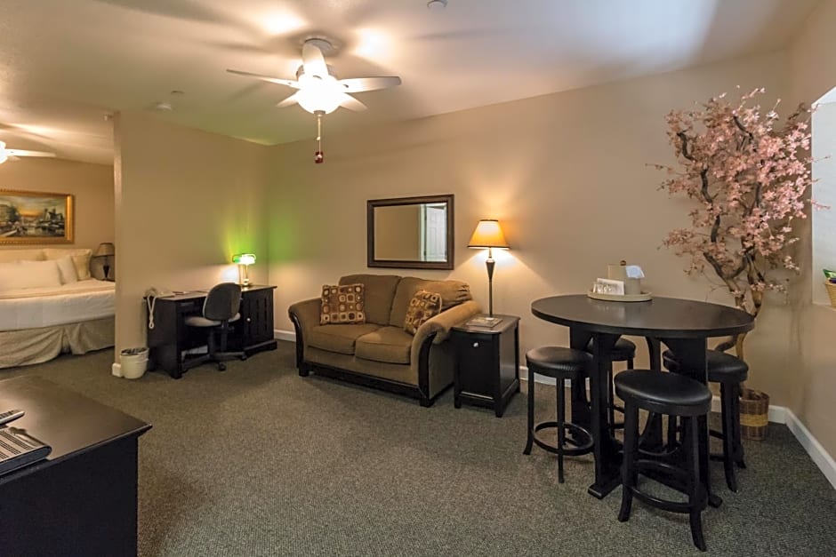 Grass Valley Courtyard Suites