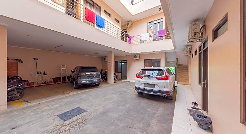 RedDoorz Syariah near Exit Toll Subang