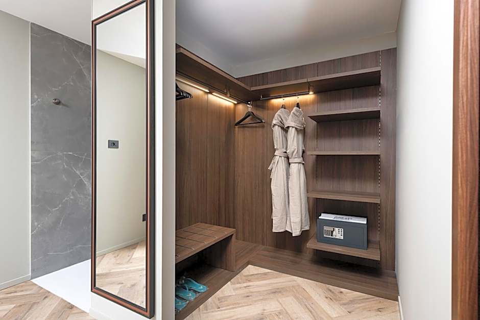 Visionair Suites & SPA-Room Only e Honesty Bar