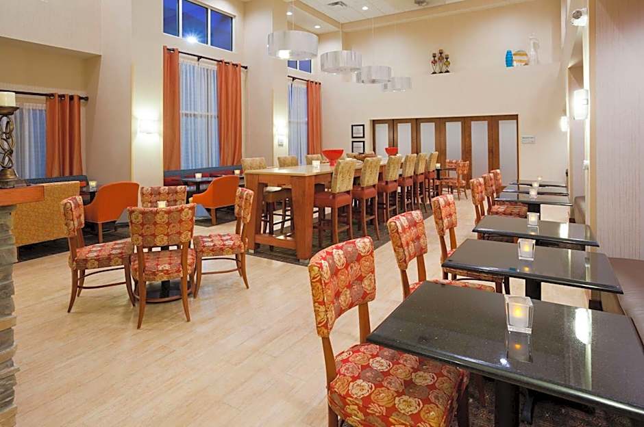 Hampton Inn By Hilton & Suites Minot