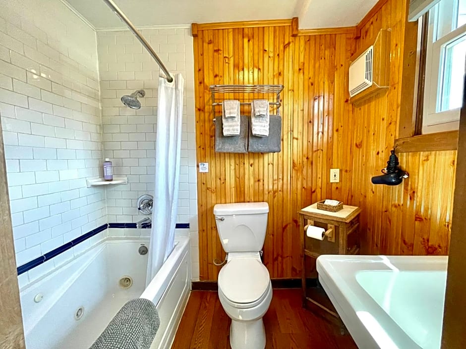 Fireside Inn & Hostel