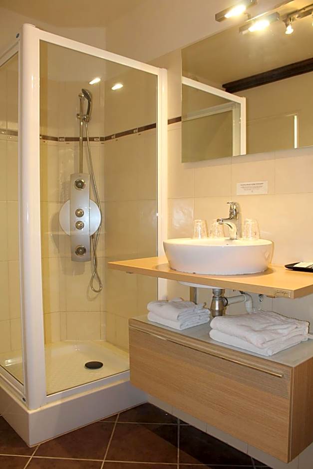 Logis Hôtel Restaurant Le Quai Fleuri