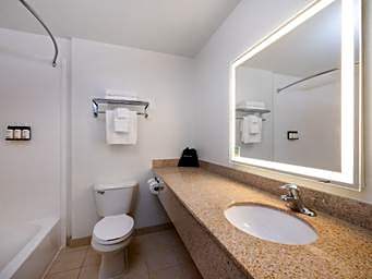1 King Standard Communication Mobility Accessible Tub