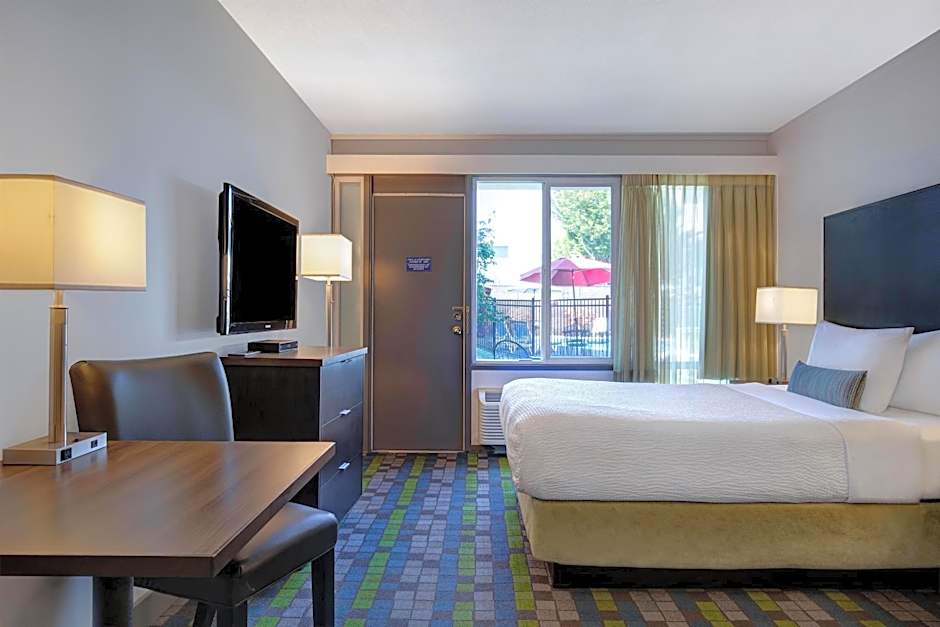 Days Inn by Wyndham Victoria Airport Sidney