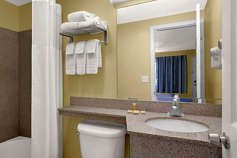 Days Inn by Wyndham Middletown